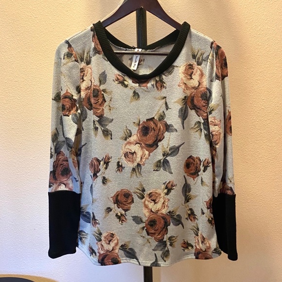 Grey Vanilla Bay Vintage Floral Tunic Top NWT - Picture 4 of 11